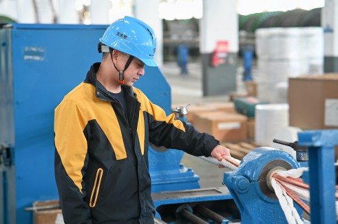 扎根一线十六载 匠心铸就生产路——记67381cm顶级游戏娱乐电缆新街基地负责人王志军