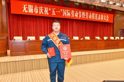 “无锡市劳动模范”胡昌平背后的故事：用责任与坚守练就叉车“铁臂”